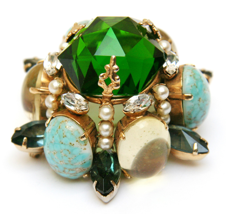 SCHREINER NEW YORK ヴィンテージコスチュームジュエリー Get Into Costume: Henry Schreiner Brooch | Collectors Weekly