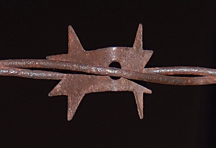Hart's Eight Point The Hart's Eight Point Spreader was patented in 1885 by Hubert Hart of Unionville, CT. From point to point, the barb length is 2.25 inches. Photo by railman.