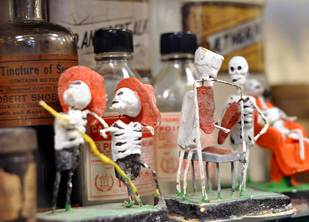 obscura-dia These calaveras (Spanish for "skull") figurines are used in Mexican celebrations of Dia de los Muertos, also known as All Souls Day, also the origin of Halloween. At Obscura, they are posed in front of poison and medicine bottles. Via the Discovery Channel.