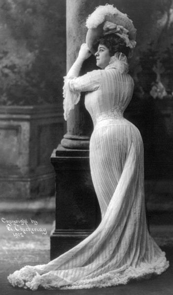 corset6 Bianca Lyons in typical Edwardian dress, circa 1902. Image from the U.S. Library of Congress, copyright E. Chickering.