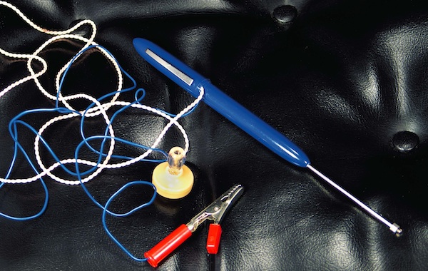 spypenradio2 The Spy "Pen" Radio doesn't pass as a pen, but works as a portable battery-free radio. Images via "Mail-Order Mysteries"