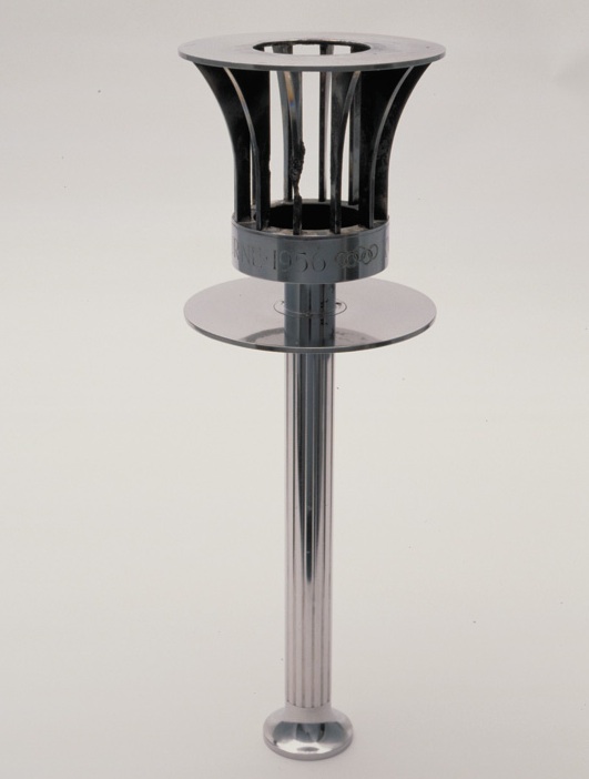 oly_melbourne The 1956 Melbourne torch, based on the classic 1948 London lamp torch, dropped burning debris on the final runner. Copyright International Olympic Committee.