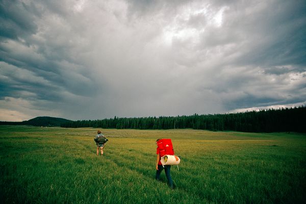 yellowstone-field-hike This image from 1972 of campers in Yellowstone National Park epitomizes the ideals of lightweight backpacking popularized during the 1960s. Courtesy National Geographic.