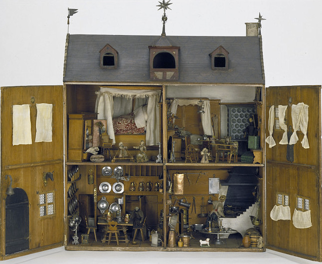 nuremberghouse2 The unicorn head right of the door in the 1673 Nuremberg doll house indicates the home belonged to an apothecary. From the Victoria and Albert Museum collection.