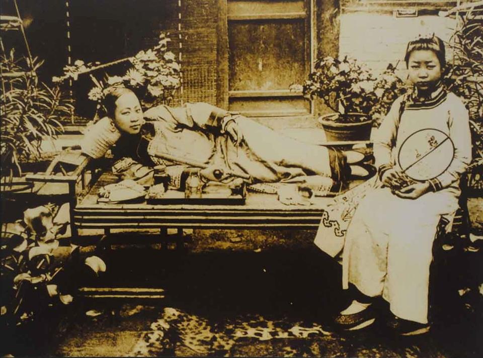 women smoking Women smoking opium in China, circa 1900.