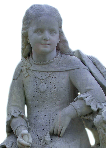 girlstatue This life-size headstone statue of a girl named Inez in Chicago's Graceland Cemetery is shrouded in mystery. Children visiting the cemetery report playing with a little girl in 1800s clothing, and night watchmen claim the statue disappears in lightning.