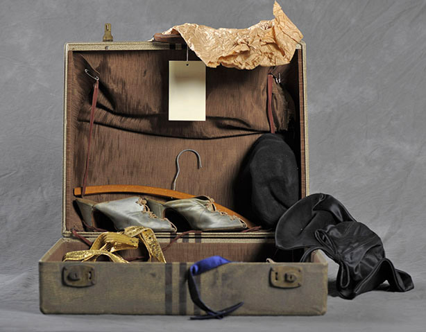 2a Anna's suitcase.
