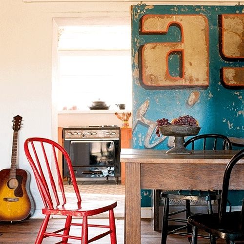 retromania_sign2 In 2008, hip design blog Apartment Therapy found inspiration in using a giant beat-up vintage sign as a rolling door. Credit: Marie Claire Maison via the style files.