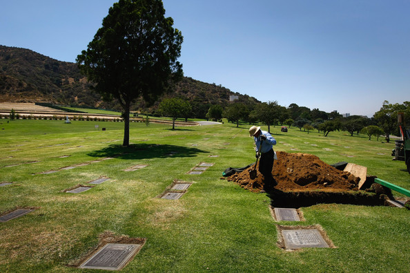 Michael+Jackson+Buried+Forest+Lawn+Los+Angeles+-6SXELkhIZdl A contemporary view of Forest Lawn cemetery, where celebrities like Michael Jackson and Elizabeth Taylor have been buried.
