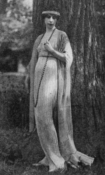 fashion_delphos Clarisse Coudert, the wife of media mogul Condé Nast, wears a Fortuny Delphos tea gown in 1917. Via WikiCommons.