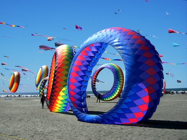 longbeach Richard and Marti Dermer go to the Washington State International Kite Festival in Long Beach, Washington, as often as they can. Photo by Spence Photo Design, via SouthwestWashingtonZest.com