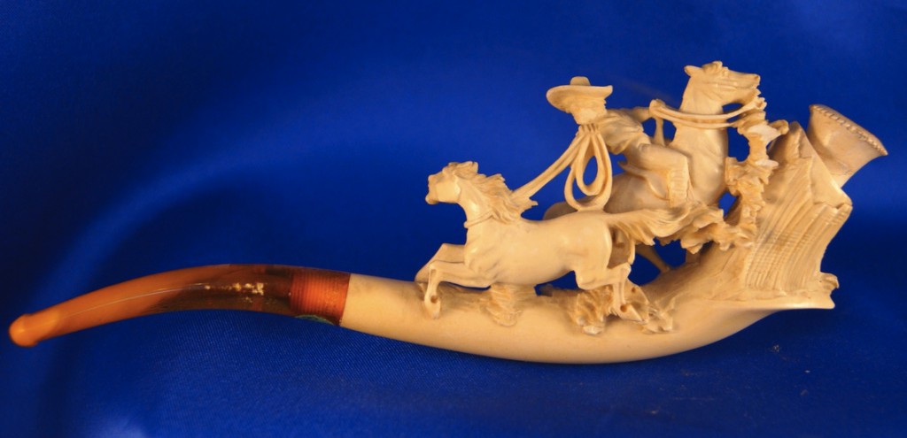 GauchoCrop Carvings of men on horseback roping animals (in this case, a colt) are not uncommon on cheroot holders.