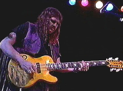 Woody One of the musicians Eichen got to know well was the late, great Allen Woody, who played bass for the Allman Brothers and Gov't Mule, as well as Blue Floyd. In the video below, he plays a 12-string Space Cadet bass.