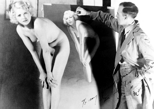 zoe4 As a young woman, Mozert modeled for fellow pin-up artist Earl Moran.