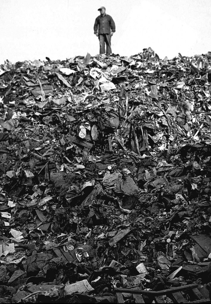 fresh-kills-landfill-2b41798576e07425 An ominous view of Fresh Kills landfill on Staten Island, circa 1950. The dump ground closed in 2001.