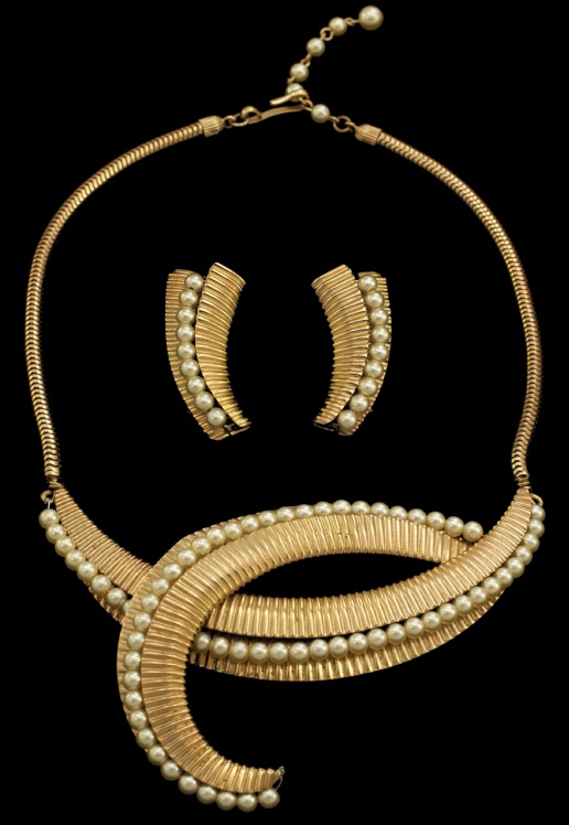 50s_napier74 An early 1950s Napier demi-parure with necklace, earrings, and bracelet (not shown) features fluted gold-plated brass lined with faux pearls. (From "The Napier Co.")