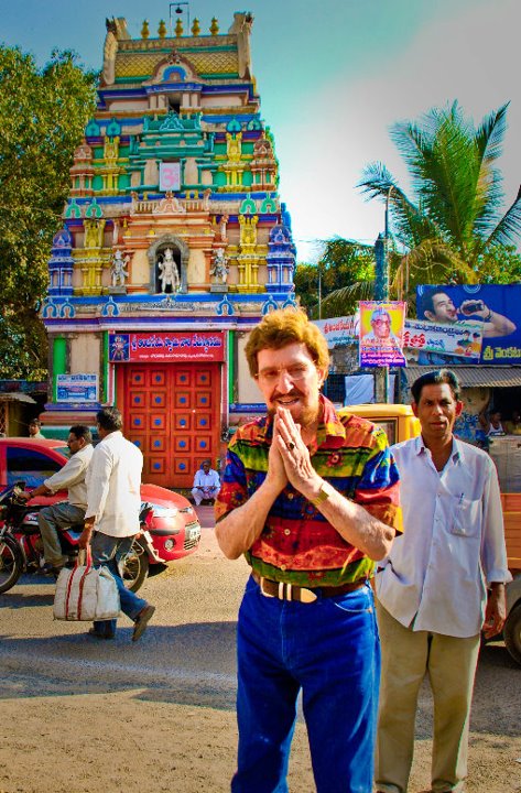 osborn_india T.L. Osborn prays outside a temple on a mission trip to India in 2011. (Via the T.L. Osborn Facebook page)
