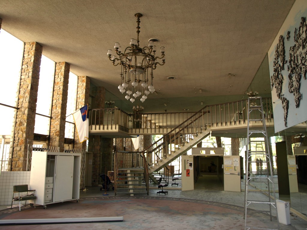 osborn_rotunda The rotunda of the World Museum in Tulsa was a relic of the 1960s. Pictured before it was demolished in 2009, click to enlarge. (Photo by Rex Brown, via OklahomaModern.us)