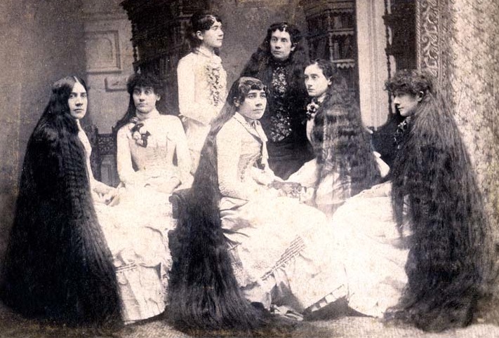 Sutherland-Sisters-A4 The Seven Sutherland Sisters in their late 20s to mid-40s. (Via Sideshow World)