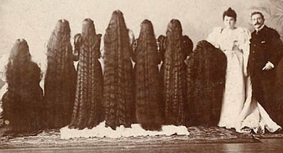 SutherlandSisters All of the Seven Sutherland Sisters would pose so that it appeared as if their hair could touch the ground, even if that required sitting or kneeling. (Via Peachridge Glass)