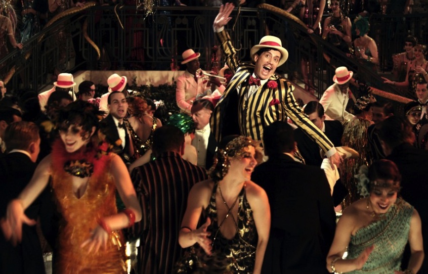 extrascleavage In Baz Luhrmann's "Great Gatsby" party scenes, even the extras are dolled up in curve-hugging looks. (Courtesy of Warner Bros.)