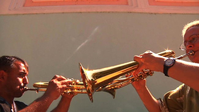 demiran-catherine Ćerimović and Zlatne Uste flugelhorn player Catherine Foster riff off of together. (Still from “Brasslands” courtesy of the Meerkat Media Collective)