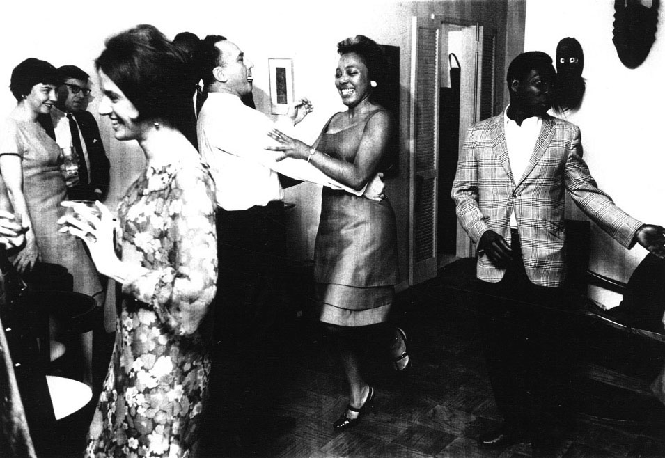 Dancers_at_a_party_at_Esther_Walls_apartment_New_York_NY_1960s