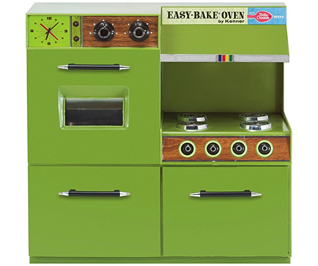 easybake_avocadogreen An Easy-Bake Oven from the late 1960s, featuring Betty Crocker branding, faux-wood paneling, and the kitchen color du jour, avocado green. (Courtesy of Todd Coopee)