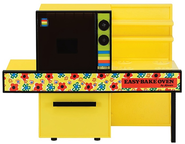 easybake_1970s An early 1970s Easy-Bake Oven featuring popular kitchen colors of the time. (Courtesy of Todd Coopee)