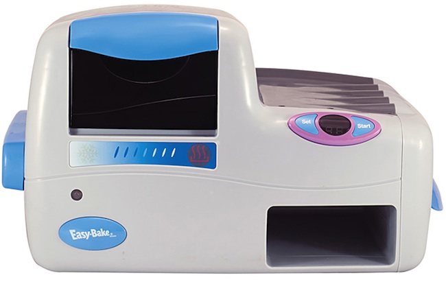 easybake_realmealoven The 2003 Real Meal Oven was the first Easy-Bake to use a heating element instead of a light bulb for cooking. (Courtesy of Todd Coopee)