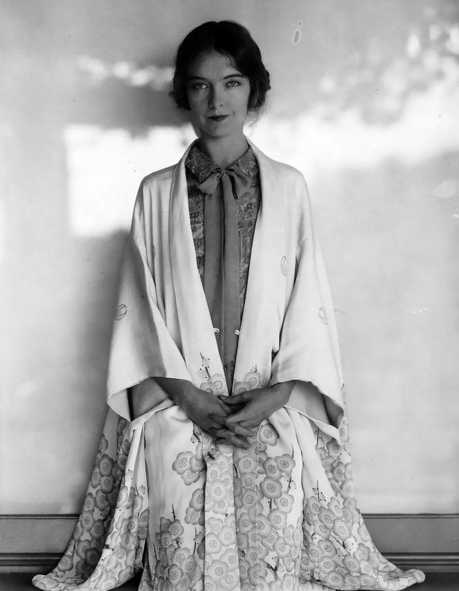 Silent-film star Lillian Gish wears a robe with kimono-style sleeves, as captured by Edward Steichen in 1927.