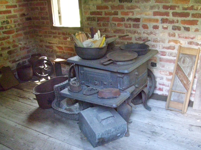 poplargrove_stove The stove in the Poplar Grove kitchen. (Photo by Arnold Modlin)