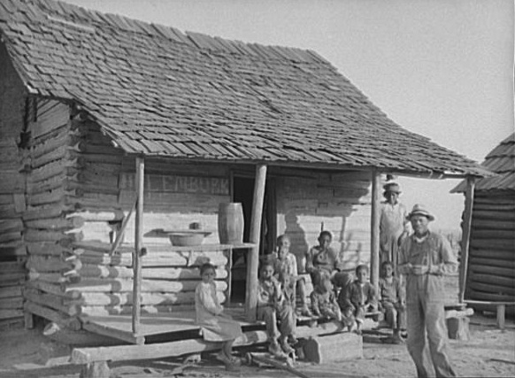 geesbendfamily Descendants of slaves still lived and worked on the former Pettway Plantation in Gee's Bend, Alabama, in the 1930s. (Photo by Arthur Rothstein for the U.S. Resettlement Administration/Library of Congress)