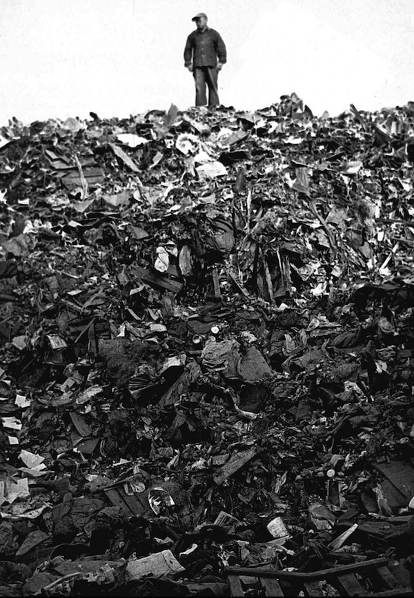 ugly_freshkills A view of Fresh Kills landfill on Staten Island, New York, circa 1950. The dump ground closed in 2001.