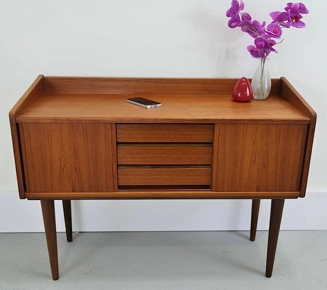 ugly_modern This 1960s Danish Modern teak desk and the modern-day iPhone embody Stephen Bayley's ideals of beautiful design.