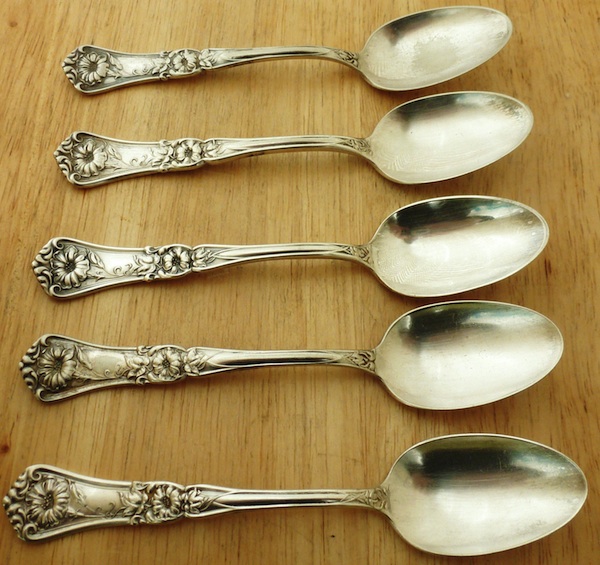 ugly_oneida In 1929, the Oneida Community purchased the Wm A. Rogers company and began making lower-quality silverware with that mark. Rogers originated this silverplate Grenoble-Gloria pattern in 1906.