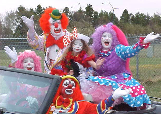 clown_wedding Dee Dee with her friends and family on her wedding day. (Courtesy of DeeDeeTheClown.com)
