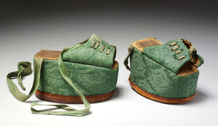 This pair of Spanish chopines has a thick cork platform covered in silk damask, circa 1580-1620. Via the Victoria & Albert Museum, London.
