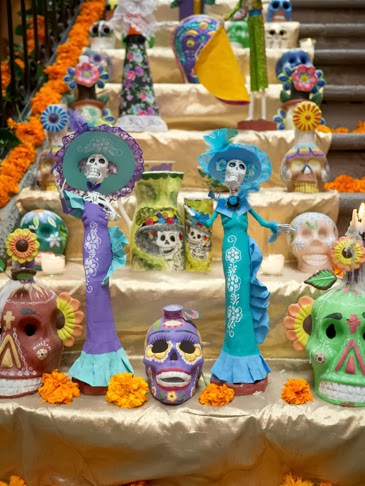 morbid_dia A Dia de los Muertos altar in Mexico City features marigolds, calaveras (sugar skulls), and calacas (skeleton figurines) of Catrina, the embodiment of elegance in death. (Photo by Joanna Ebenstein, via Morbid Anatomy)