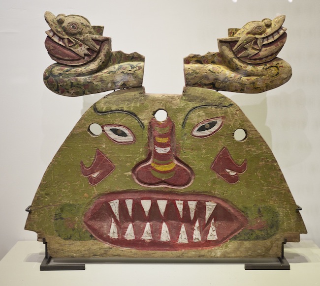 morbid_korean2 In Korean funerals, dragon and goblin heads are placed on the front and the back of the coffin frame to frighten evil spirits. From the Kokdu Museum in Seoul, Korea. (Photo by Joanna Ebenstein, via Morbid Anatomy)
