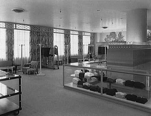 bonwit_pahlmann The sports department designed by William Pahlmann in Bonwit Teller in Cleveland, Ohio, in 1951. (Via the Gottscho-Schleisner Collection at the Library of Congress)