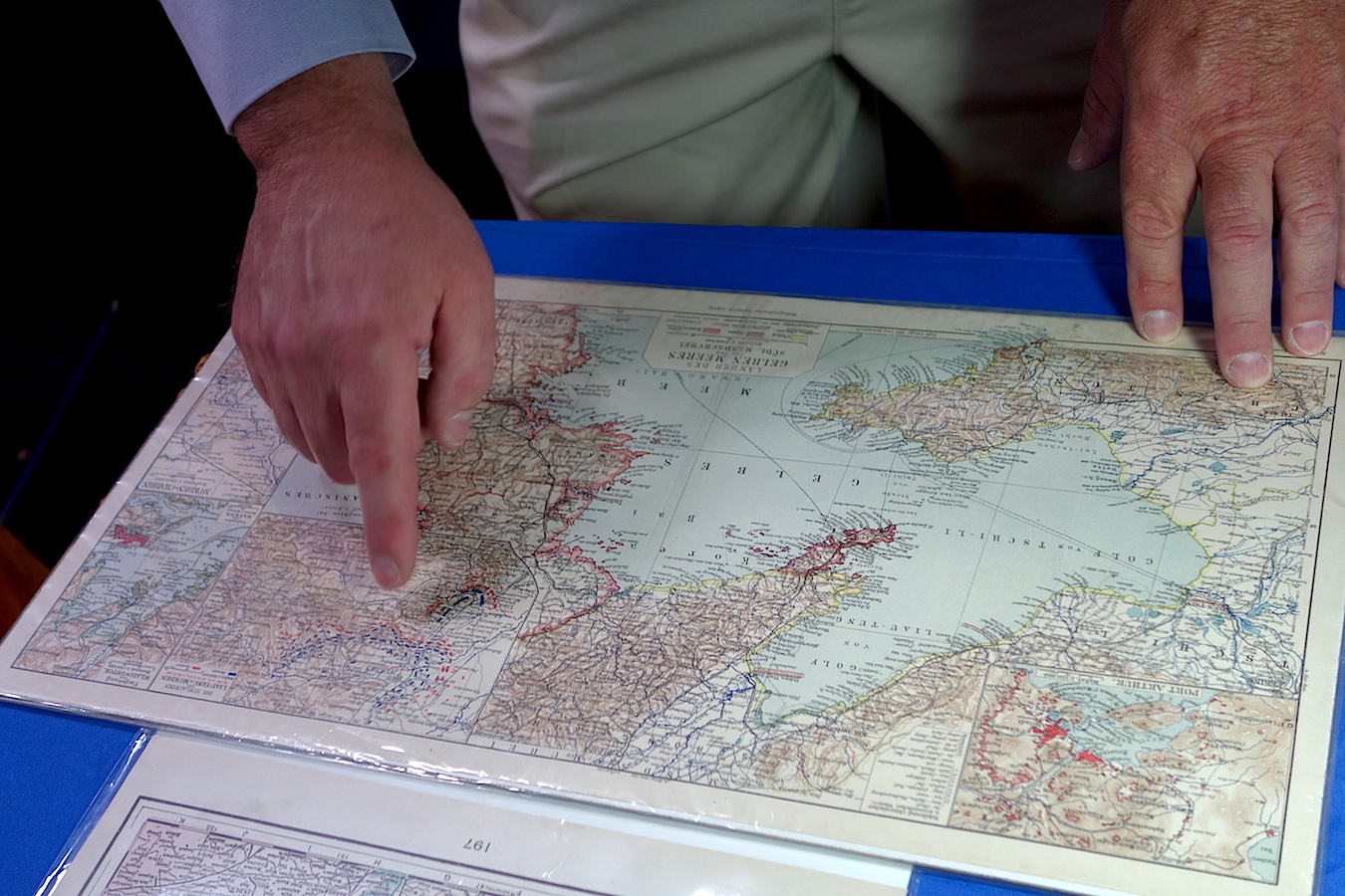 roadshow_maps Craig Flinner of Craig Flinner Gallery shows Thompson the battle lines on an antique atlas map of northeast Asia. Click on the image for a larger view.