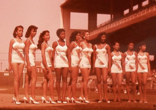 vbg_pageant_lindermann Contestants in a "Negro beauty pageant" in Los Angeles in 1955. The third woman from the left is dancer and model Jeanna Limyou. (From the collection of Jim Linderman, vintagesleaze.blogspot.com)