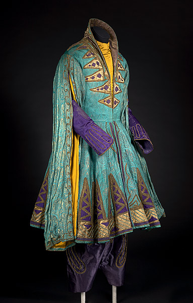caftan_balletrusse Léon Bakst designed this costume for the character Shah Zeman in the 1910 ballet "Scheherazade" by Ballets Russes. (Via the National Gallery of Australia)