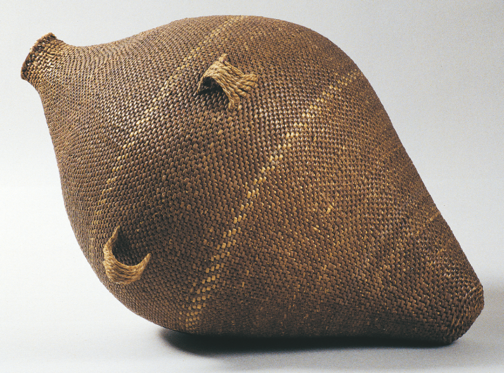 127 Paiute Seed Jar This late 19th-century Paiute seed storage jar uses whole willow rods for the warp and split willow for the weft—pine pitch turned an amphora like this one into a water jar. Courtesy Kania-Ferrin Gallery. Photograph by Joe Ferrin.