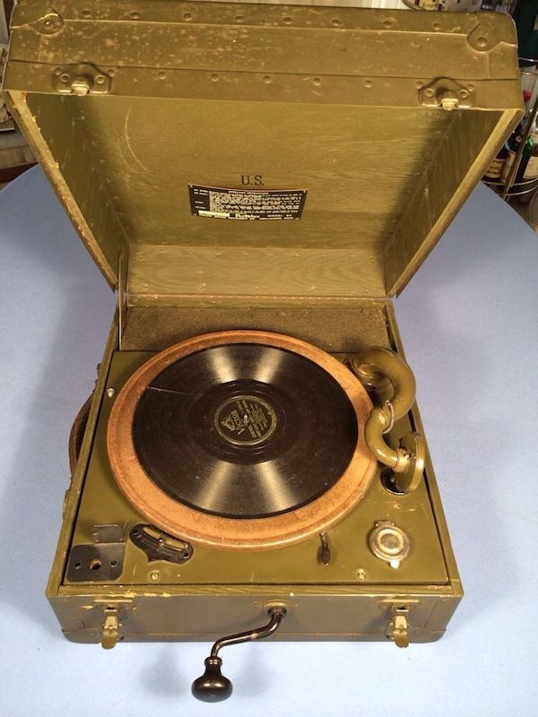 78_phonograph_portable_army_ebay This portable phonograph was used by the U.S. Army during World War II.