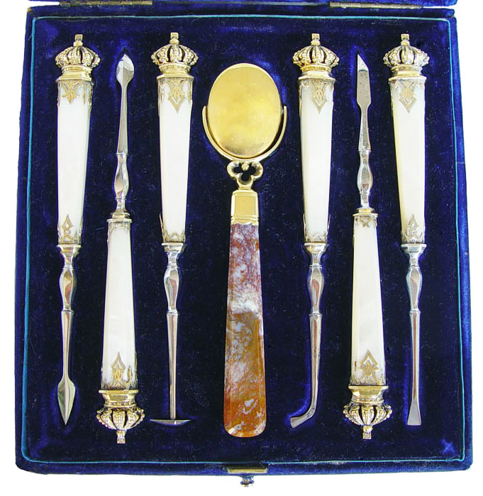 This set of dental scalers was designed for Prince Albert in the 1840s, and matches Queen Victoria's set with mother-of-pearl handles and gold fittings.