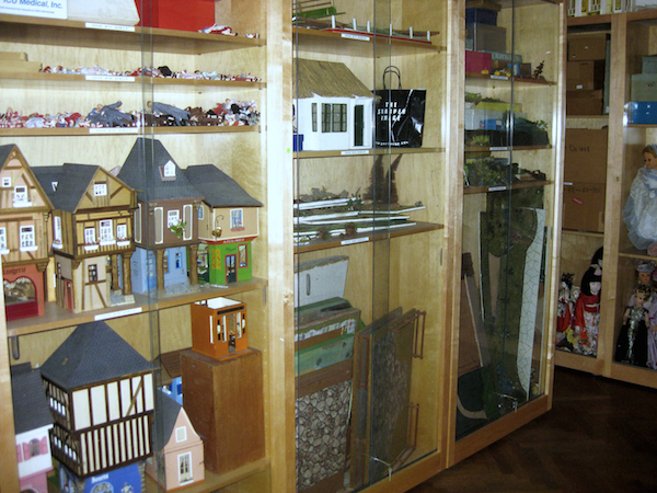 huguette_storage Items from Huguette Clark's collections, stored in one of her two apartments in 907 Fifth Avenue. (Via the estate of Huguette Clark from EmptyMansionsBook.com)