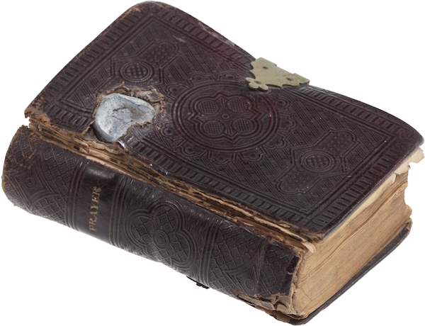 Mantique-edit_Incredible Bullet Struck Bible from Sailors Creek During the Civil War, the life of Union Private Edwin C. Hall of the 10th Vermont Voluntary Infantry was almost certainly saved when this Bible intercepted a Confederate “minie ball” in the Battle of Sailor’s Creek on April 6, 1865. (Via “Mantiques”)