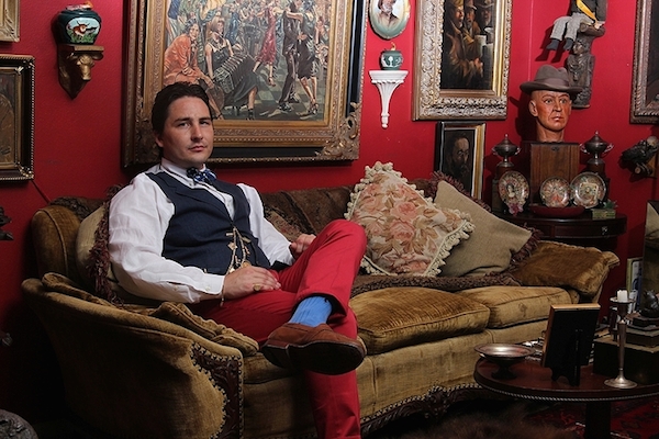 Mantiques Curiosity Cabinet Hinkle-3_edit Benny Jack Hinkle III has transformed the 1,000-square-foot apartment he shares with his 12-year-old son into a cabinet of curiosities. (Via "Mantiques")